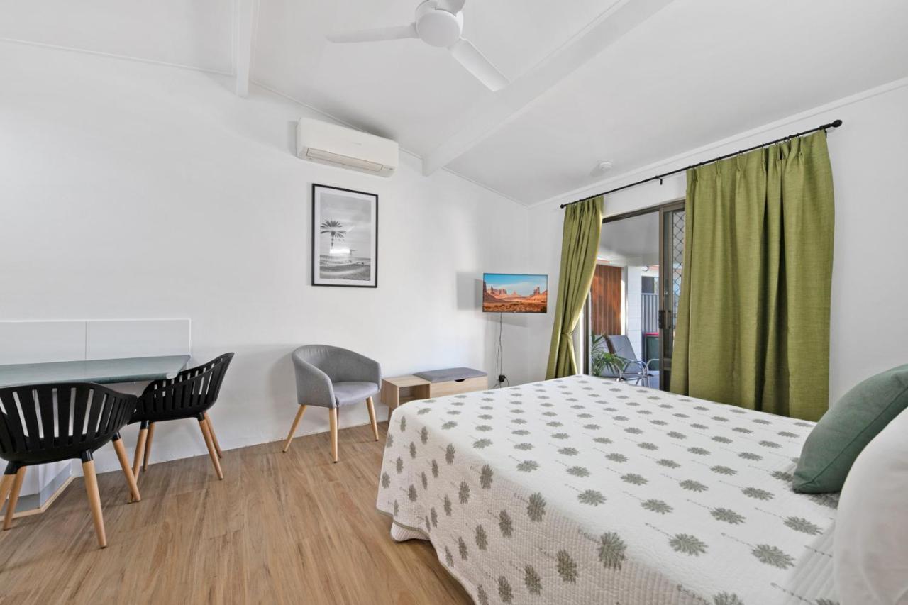 Kinka Palms Motel Yeppoon Extérieur photo