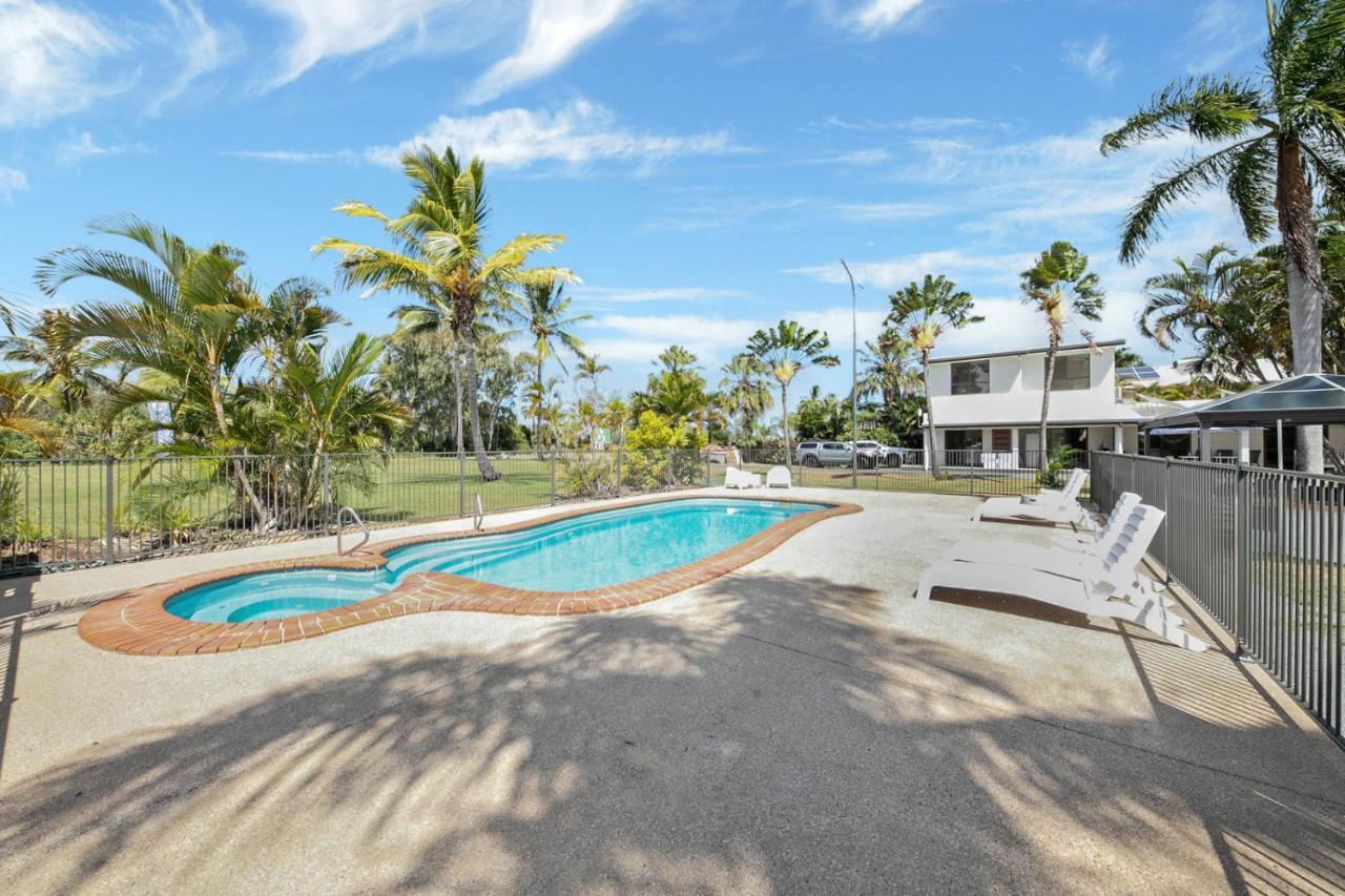 Kinka Palms Motel Yeppoon Extérieur photo